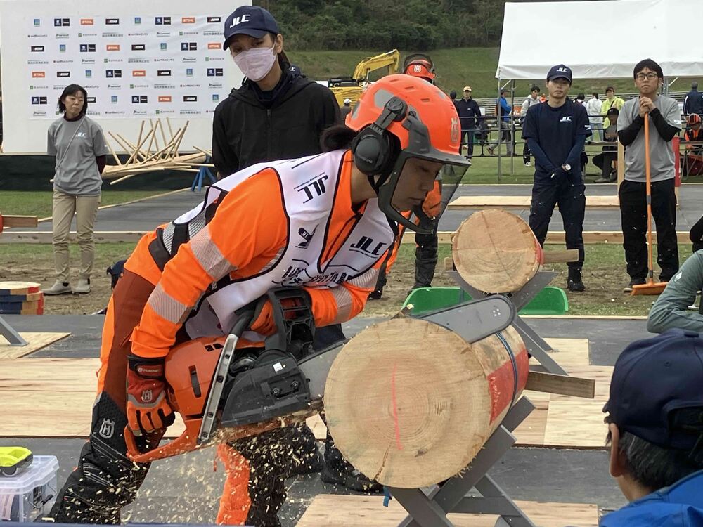 丸太合わせ輪切り競技